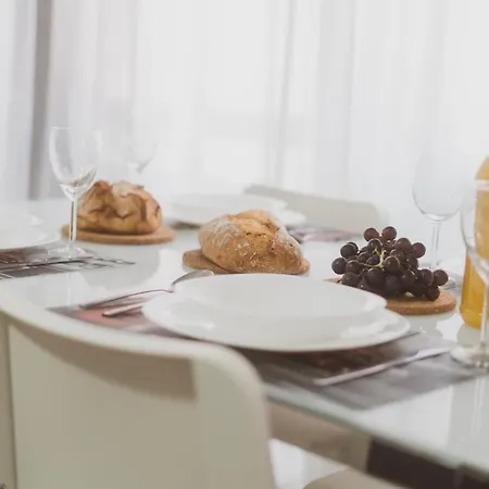 Apartment 20 - Lovely - *